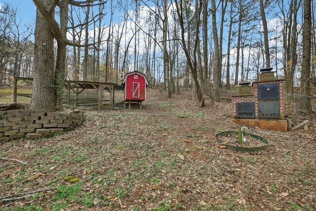 Building Photo - 3 bedroom Ranch with partially finished basement