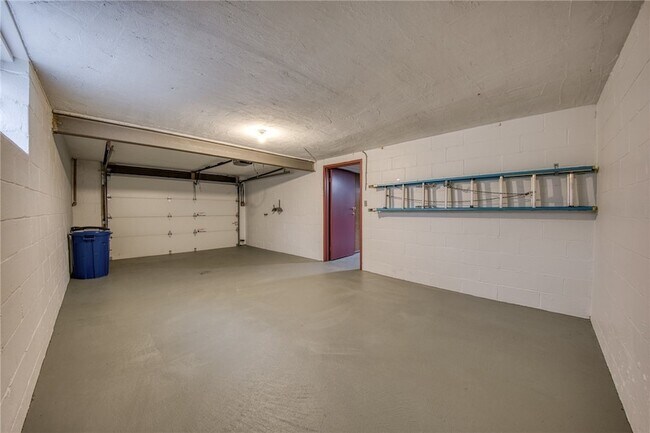 Building Photo - 5523 Rippey Pl