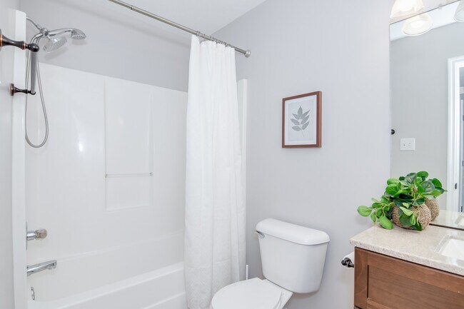 Building Photo - 2003 Helmsdale Ln