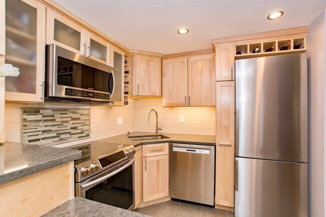 Building Photo - 32 Cherokee St