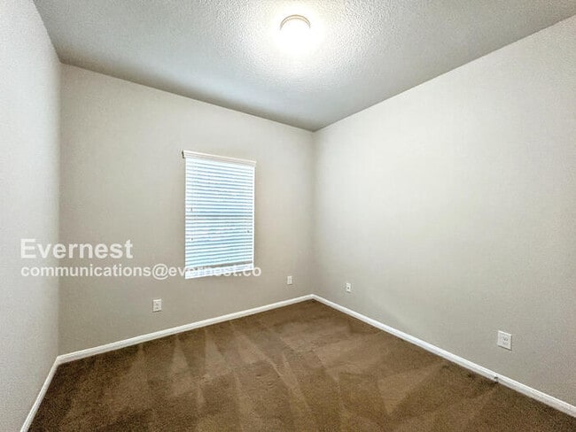 Building Photo - 396 Waterloo Dr