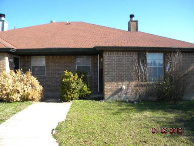 Primary Photo - 996 Meadow Cir S