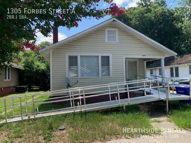 Primary Photo - "Charming 2-Bed Duplex with Hardwood Floor...