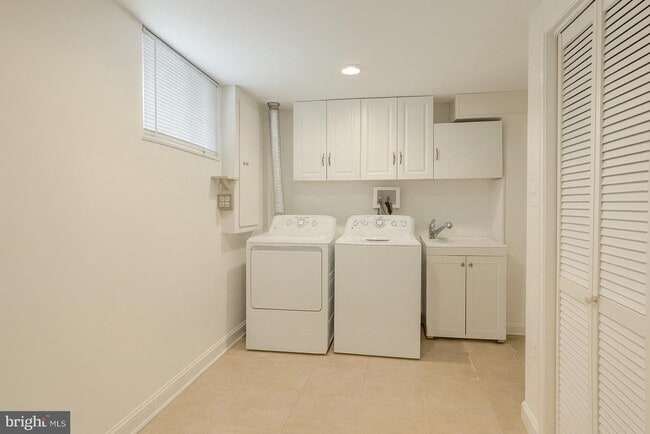 Building Photo - 10707 Muirfield Dr