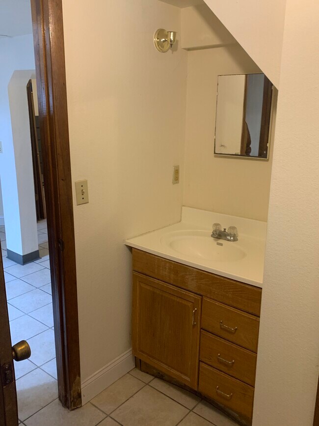 Bathroom - 1206 Lakeview Ave