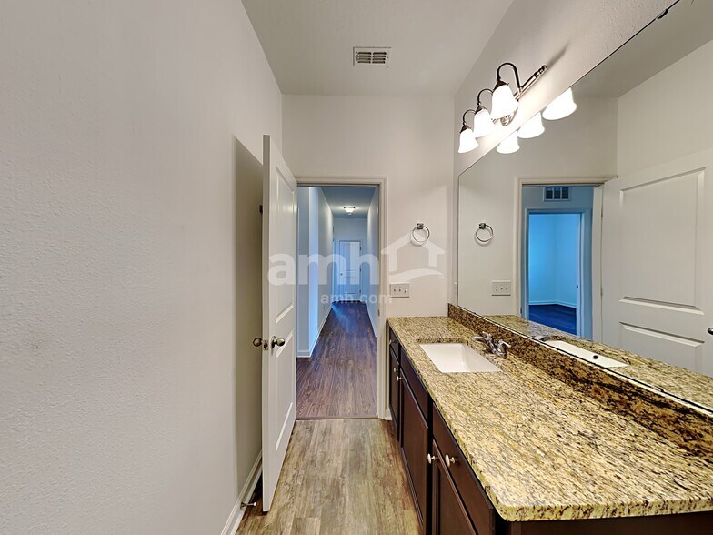 Building Photo - 4878 St James Ln