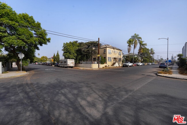 Building Photo - 1519 W 30th St