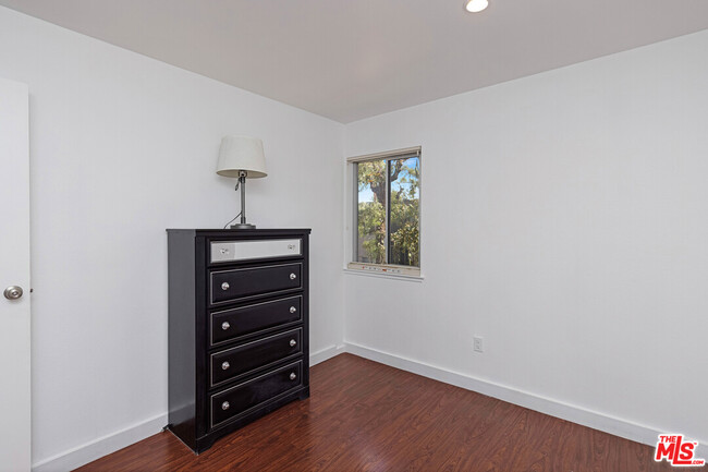 Building Photo - 2230 N Indian Canyon Dr