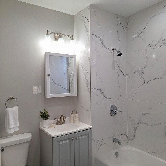 Building Photo - 4119 W Harrison St