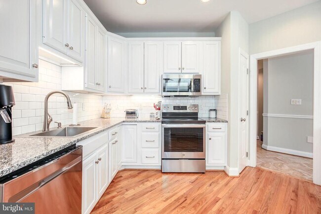 Building Photo - 9304 Wildoak Dr