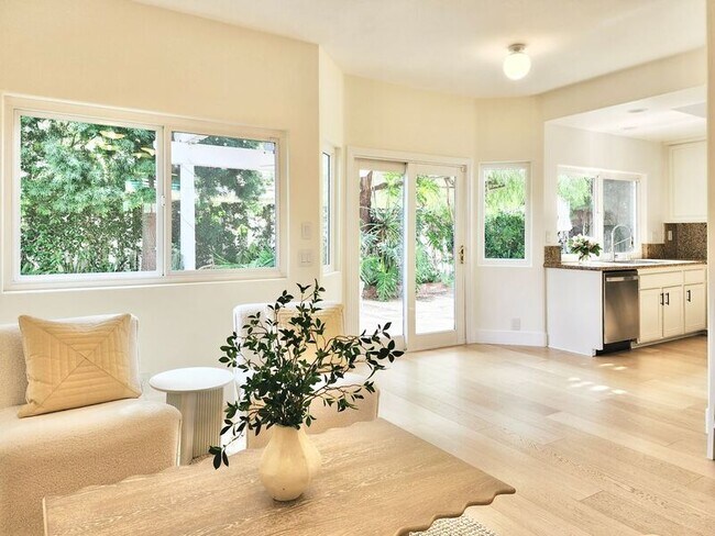 Building Photo - 8118 E Peacock Ln