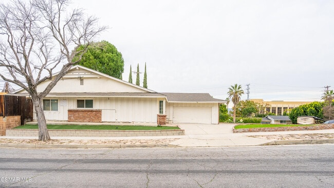 Building Photo - 5901 Hanna Ave