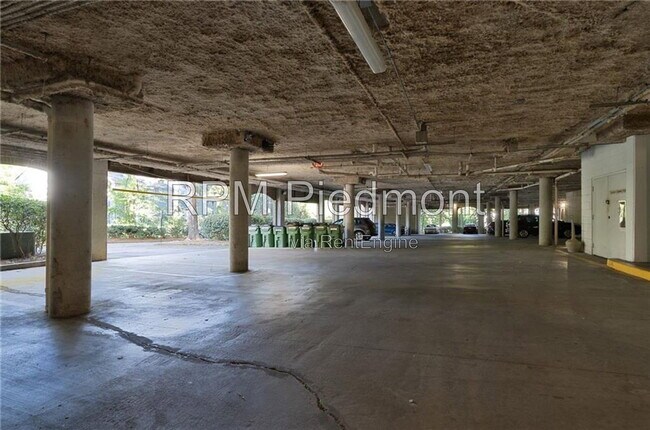 Building Photo - 220 Renaissance Pkwy NE