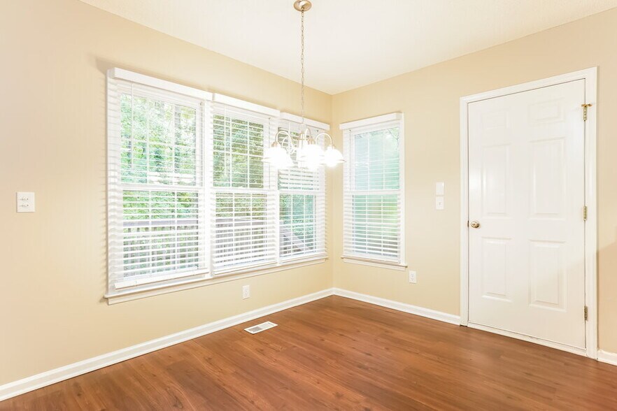 Building Photo - 4936 Bivens Dr