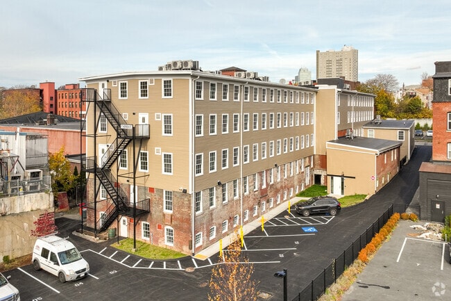 Building Photo - The Reeds