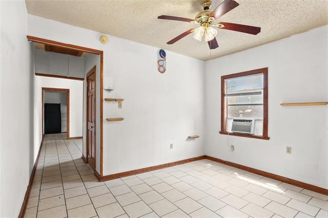 Building Photo - 623 Alvar St