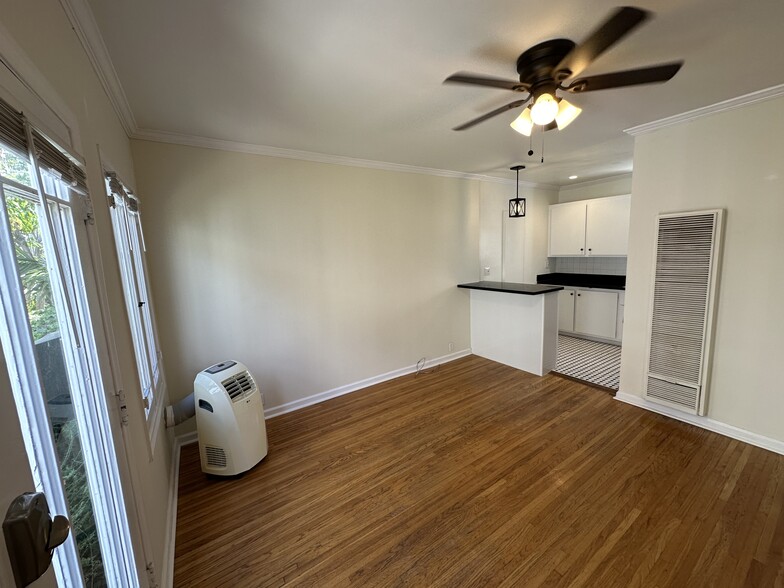 Building Photo - 630 N Plymouth Blvd