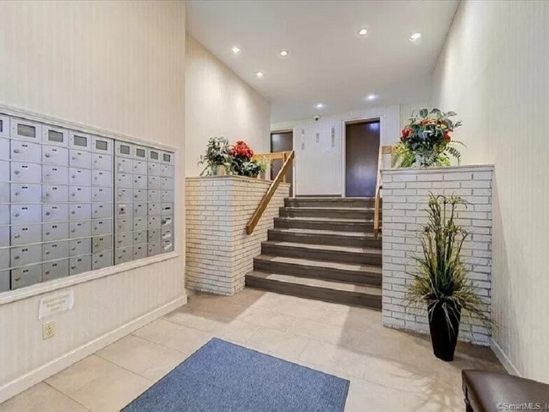 Building Photo - 34 Padanaram Rd