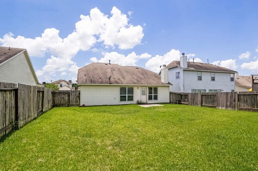 Primary Photo - 1052 Windy Grove Ln