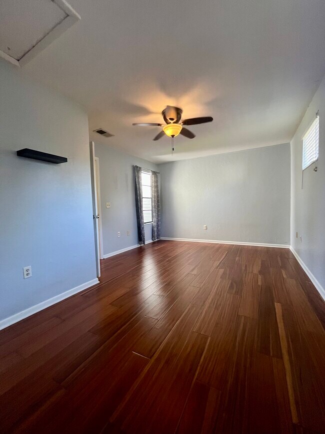 Building Photo - 4407 SW 21st Ln