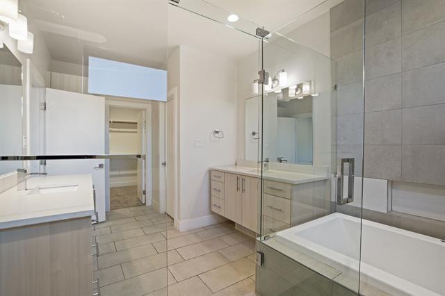 Building Photo - 410 Melba St