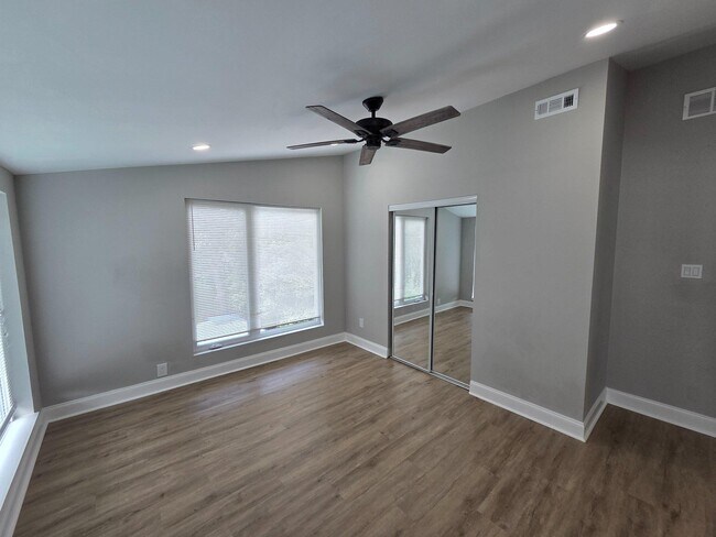 Building Photo - 1701 Scotchbrook Dr