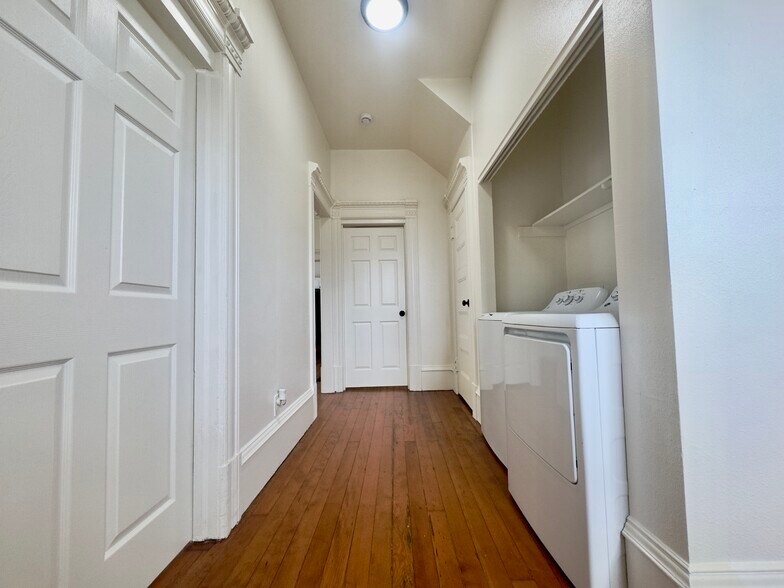 Building Photo - 720 37th St