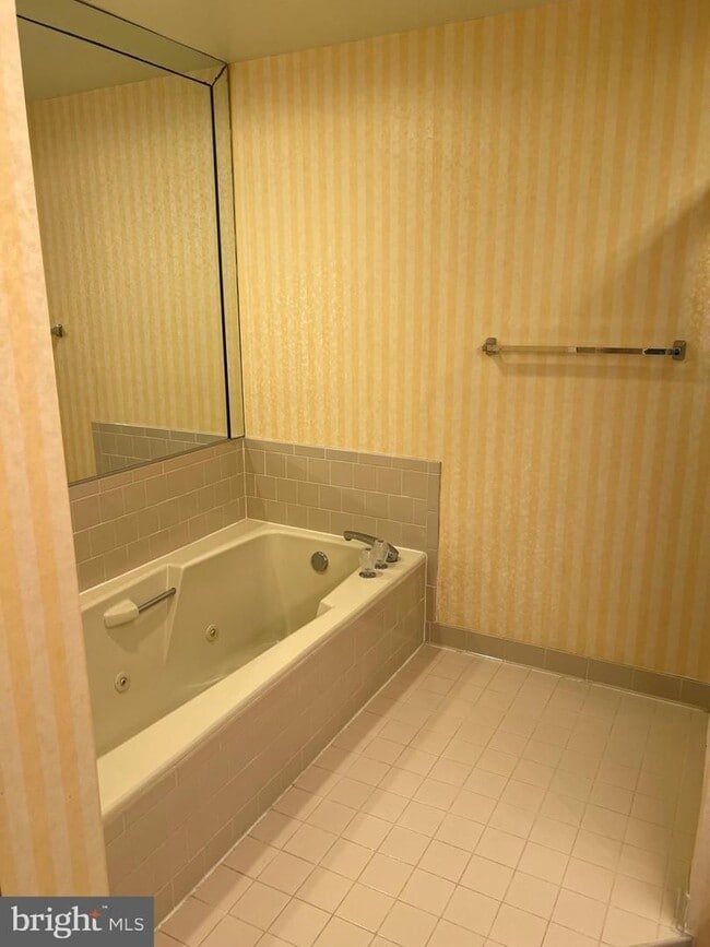 Building Photo - 10775 Brewer House Rd