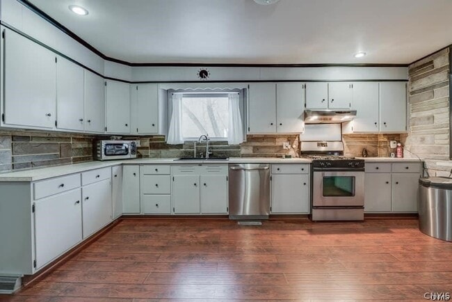 Building Photo - 637 Coffeen St