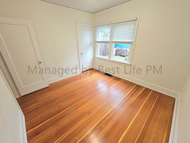 Building Photo - 223 NE 62nd Ave