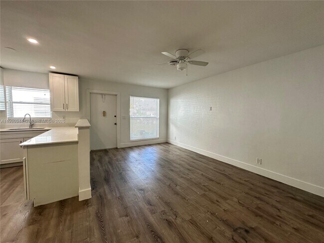 Building Photo - 2436 Van Buren St