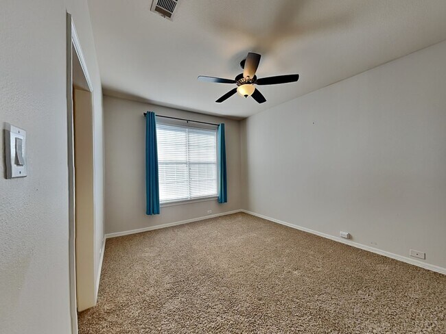 Building Photo - 1417 Tree Farm Dr