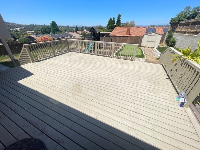 Building Photo - Live Large in this Outstanding 4 bed / 3 bath