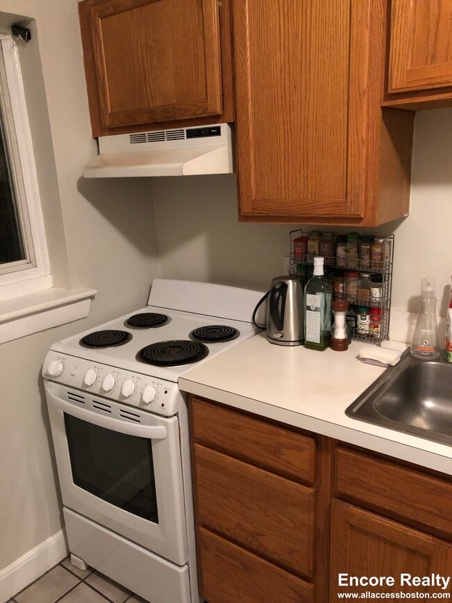 Building Photo - 65 Chiswick Rd