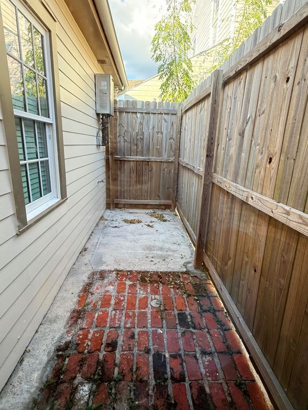 Building Photo - 3421 Burgundy St