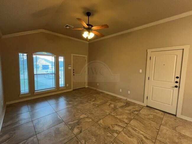 Building Photo - 3306 Lineage Loop