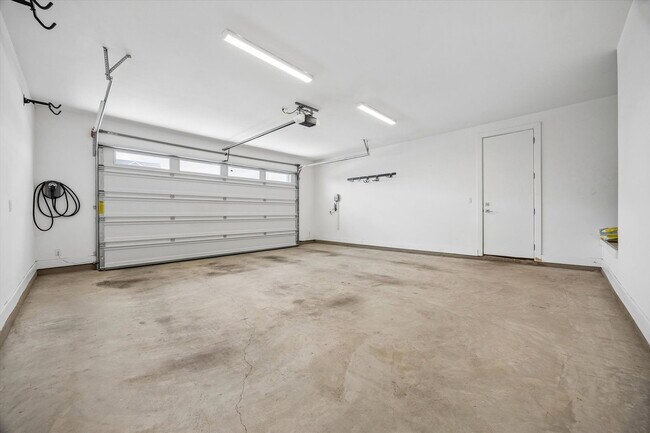 Building Photo - 1021 Chapote Ter