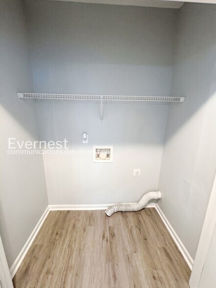 Building Photo - 8643 Thomas Ln