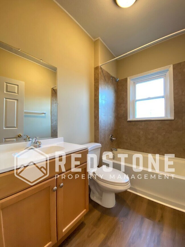 Building Photo - 416 Cleveland Ct