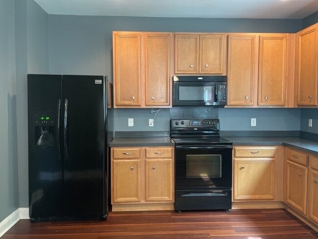 Building Photo - 8806 Shadowglen Dr