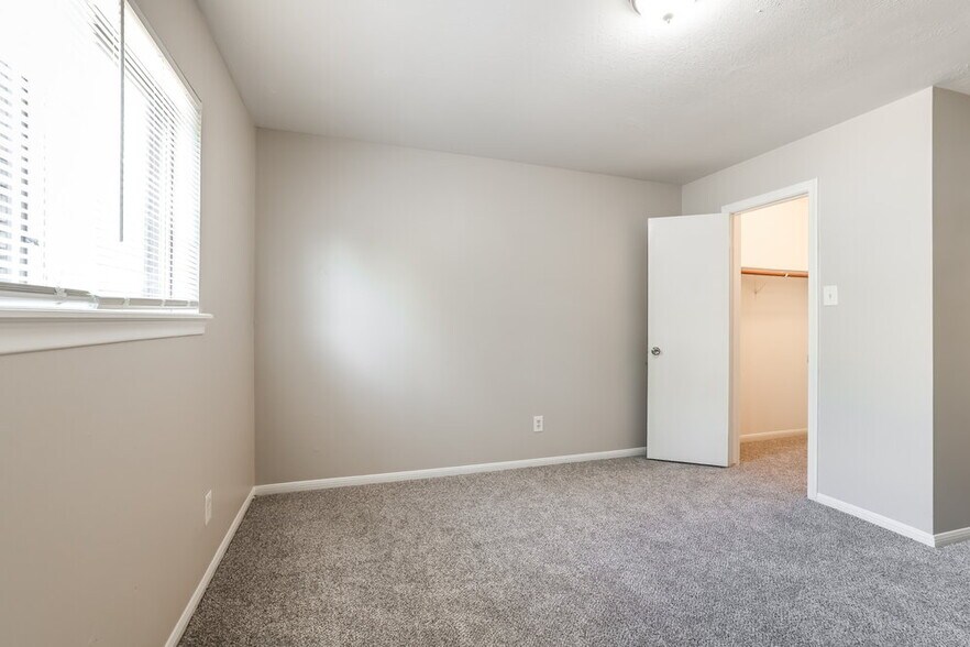 Building Photo - 11715 Gardenglen Dr
