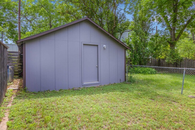 Building Photo - 4805 Avenue F