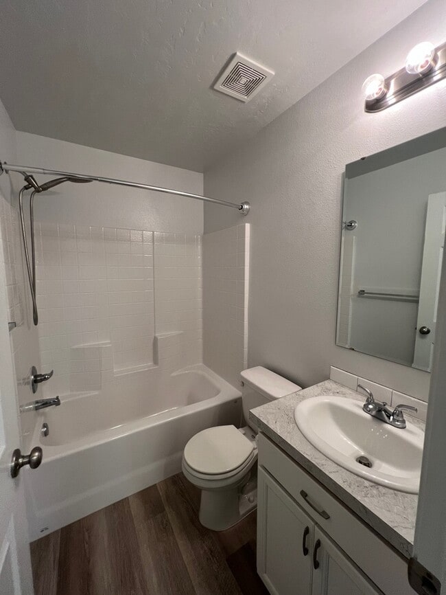 Building Photo - 3 Bed 2 Bath Nampa!