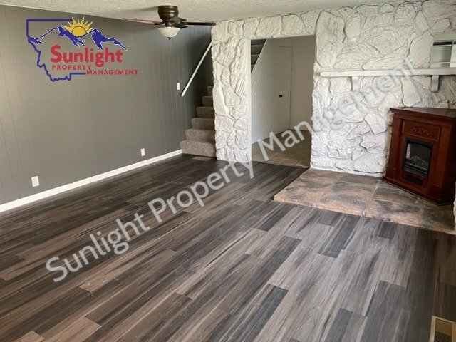 Building Photo - Check out this single family home with 3 bedrooms and 2 baths.