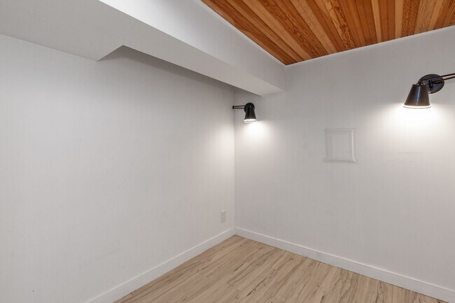 Building Photo - 5155