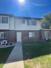 Building Photo - Remodeled Provo Townhome!