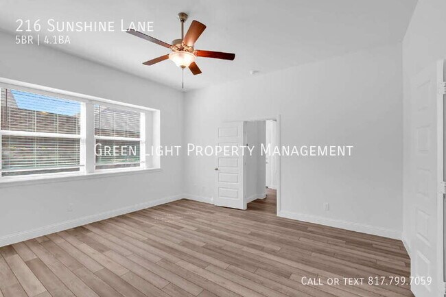 Building Photo - 216 Sunshine Ln