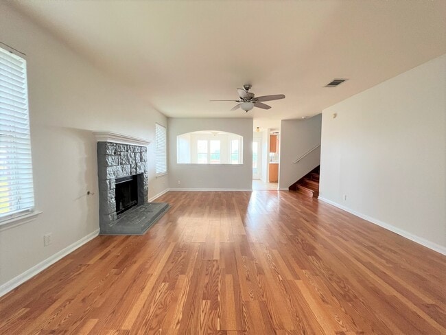 Building Photo - 740 Winborne Way