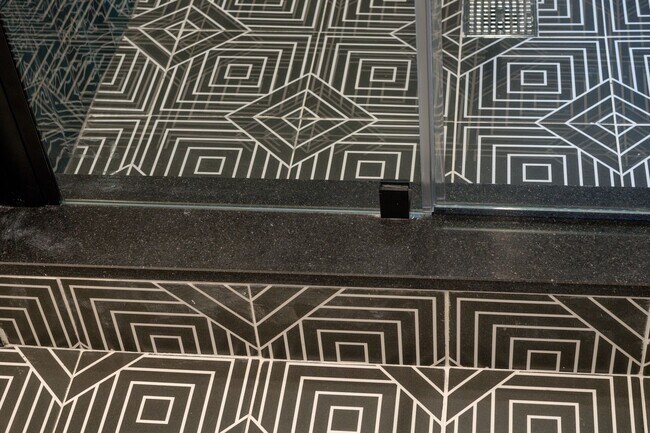 Building Photo - 2841 W Diamond St