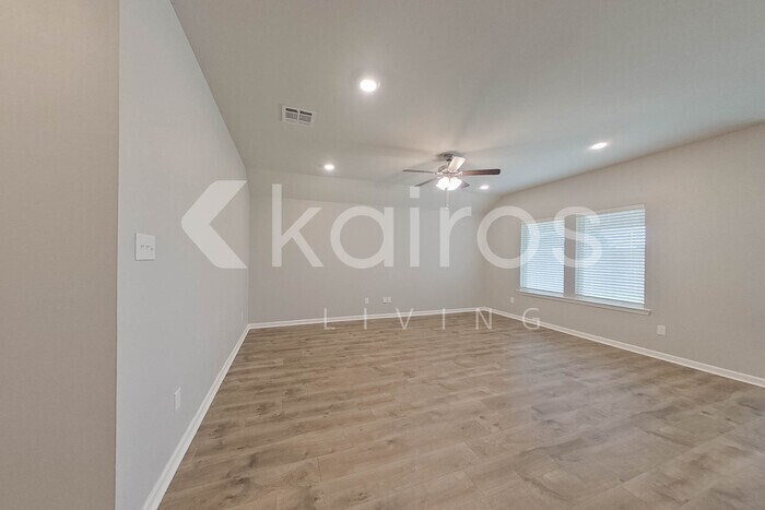 Building Photo - 410 Mango Dr